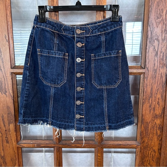 Stradivarius EUC Denim‎ Skirt Size 4 raw hem - Picture 1 of 8
